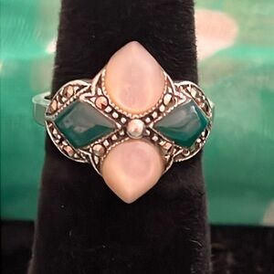 Vintage Green Stone Mother of Pearl & Marcasites Ring 
Size 7-8